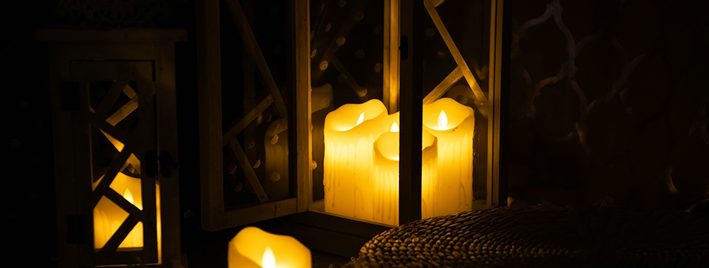 Mum ışığında loş ortam fotoğrafı