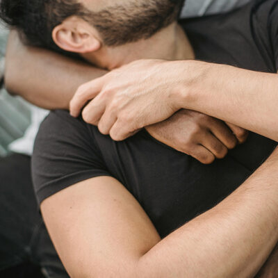 Derin ve sahiplenici bir dokunuş