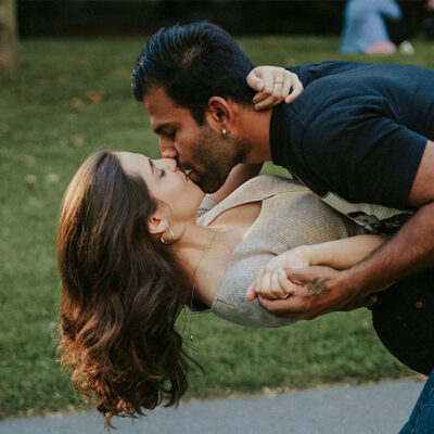 Bir anda &ouml;p&uuml;şmeye dalma