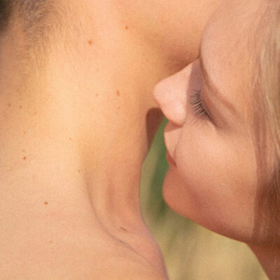 Boyna hızlı bir &ouml;p&uuml;c&uuml;k &mdash; ateşli başlangı&ccedil;